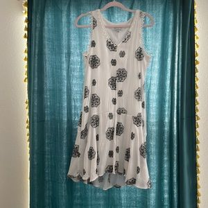 Sleeveless, 20’s style cut dress